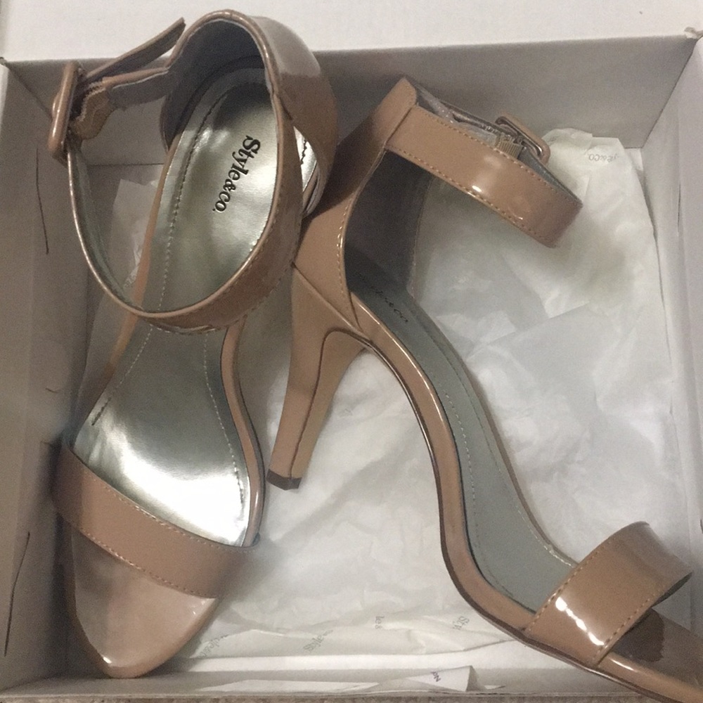 Nude heels with strap
